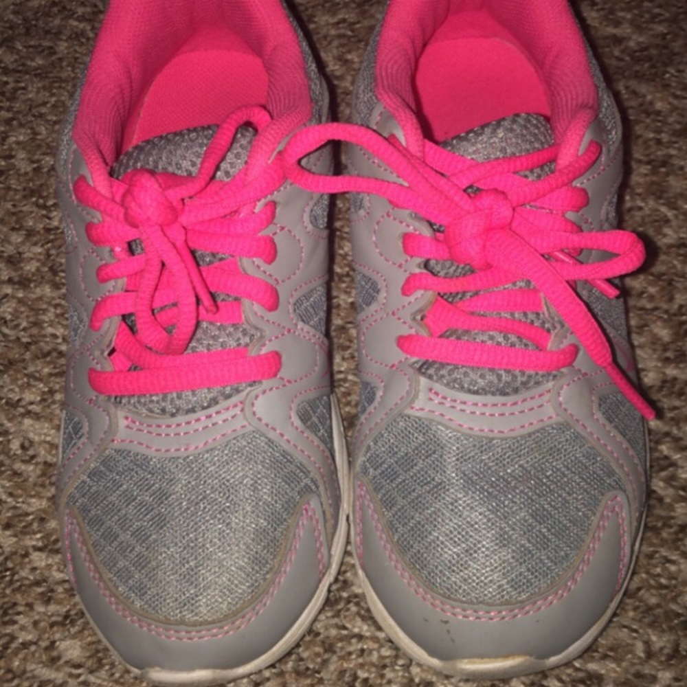 Girls 1.5 tennis shoes